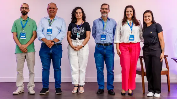 Palestrantes participando de debate