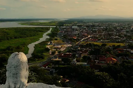 Fotografia aérea de drone evidenciando o território