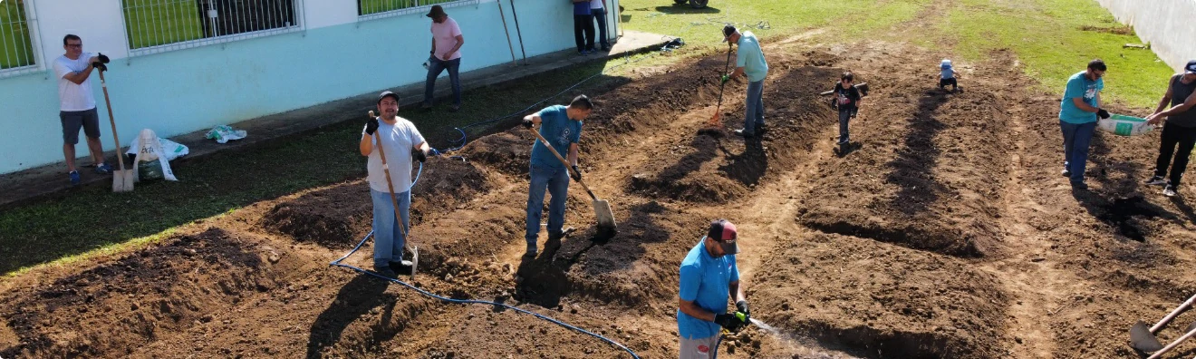 Projeto Horta Pedagógica - Mutirão de Preparo dos Canteiros