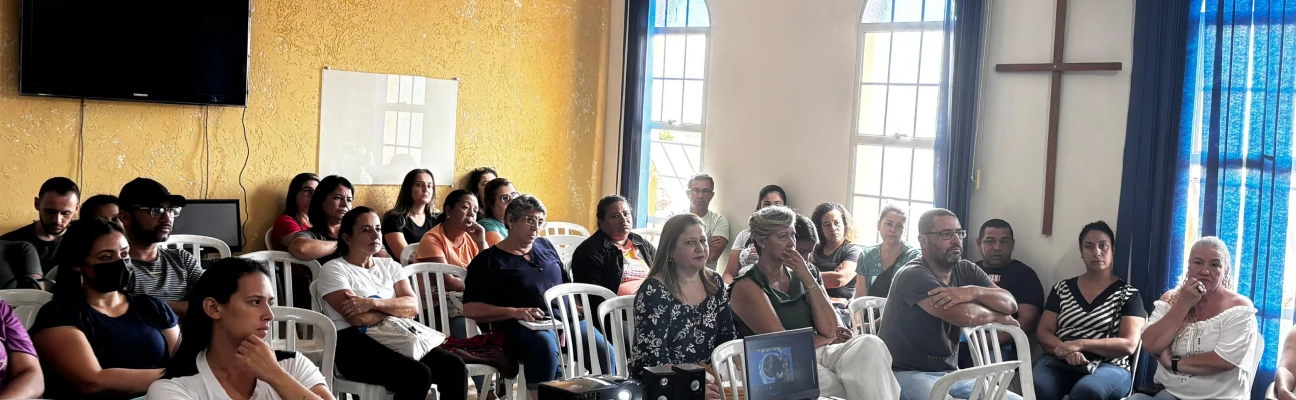 Professores assistindo a capacitação