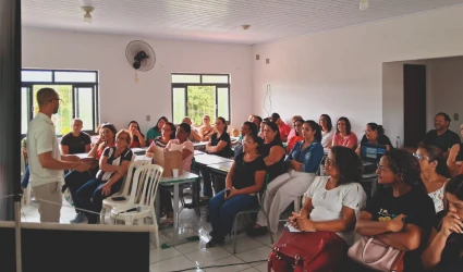 Foto da equipe Preservalle e equipe gestora da Escola Diogo Ribeiro