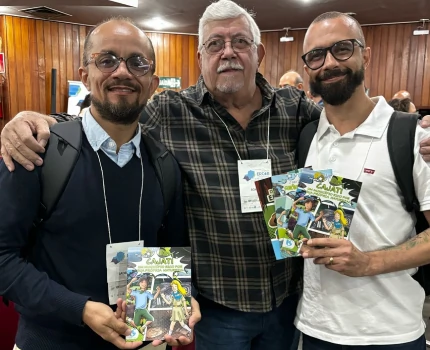 Foto da entrega dos livretos