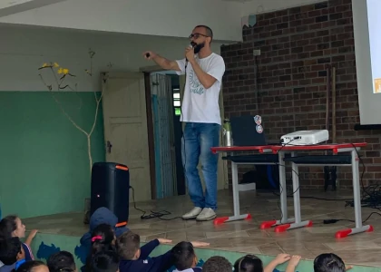 Foto do CEO da Preservalle, Rafael Guimarães, em uma de suas palestras