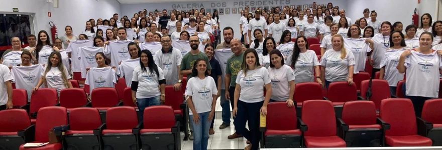 Foto da equipe Preservalle e equipe gestora da Escola Diogo Ribeiro