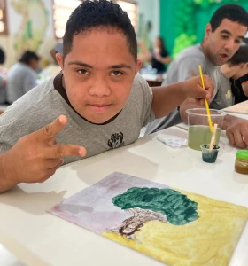 Foto dos alunos assistindo à palestra