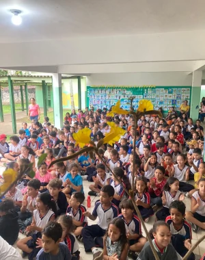 Foto da equipe Preservalle e equipe gestora da Escola Diogo Ribeiro